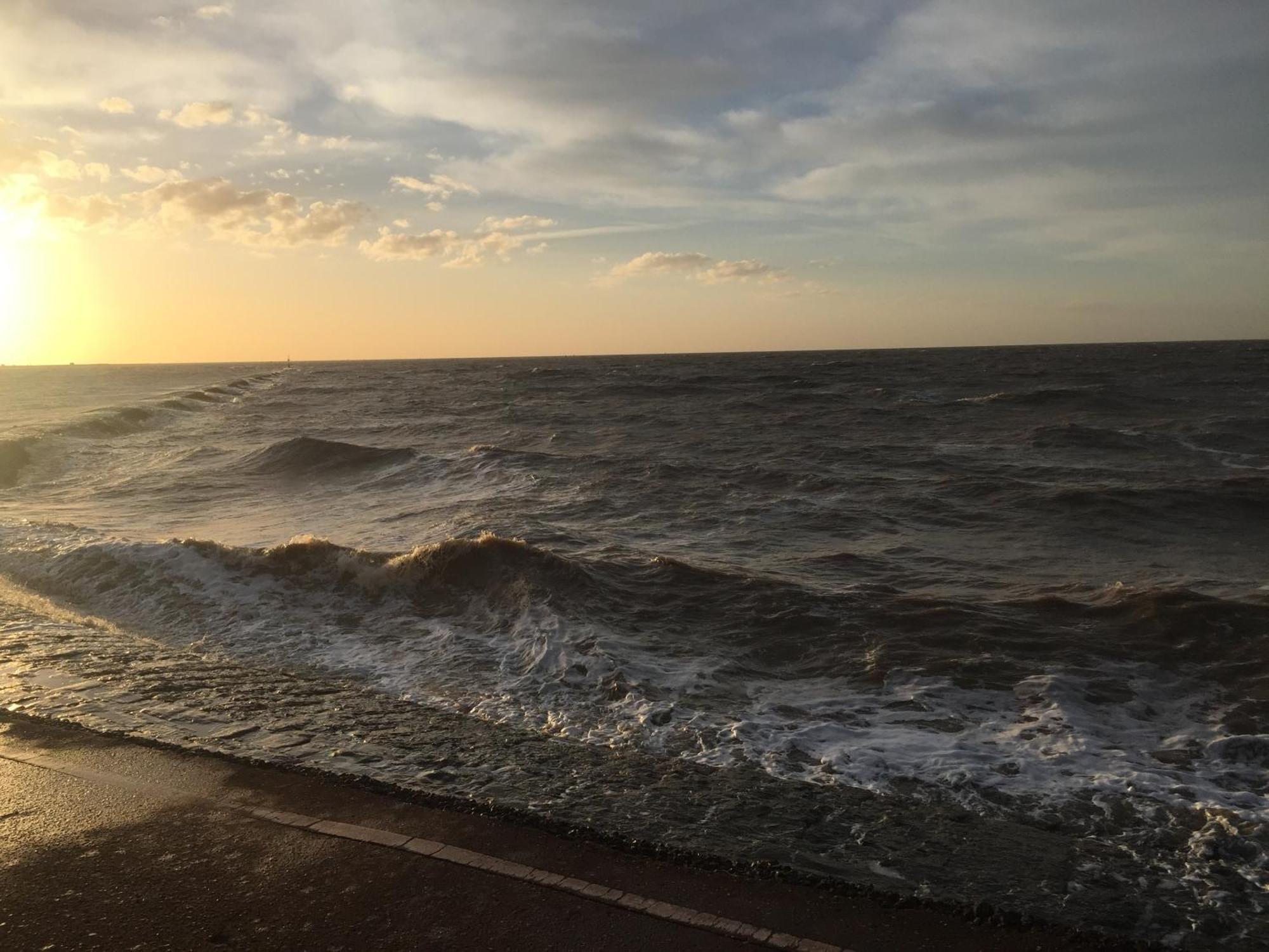 A Wave From It All Great Clacton Kültér fotó